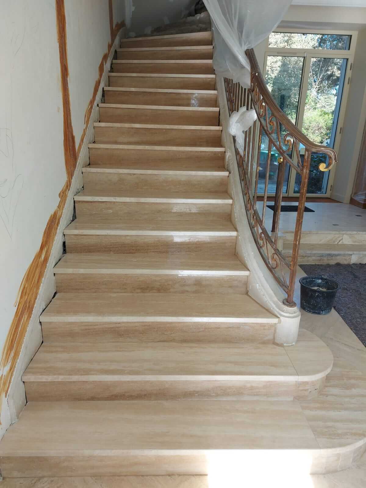Escalier travertin 13